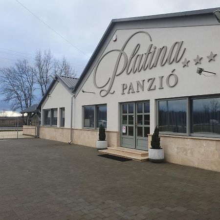 Bed and Breakfast Platina Panzio*** Ujhartyan Экстерьер фото