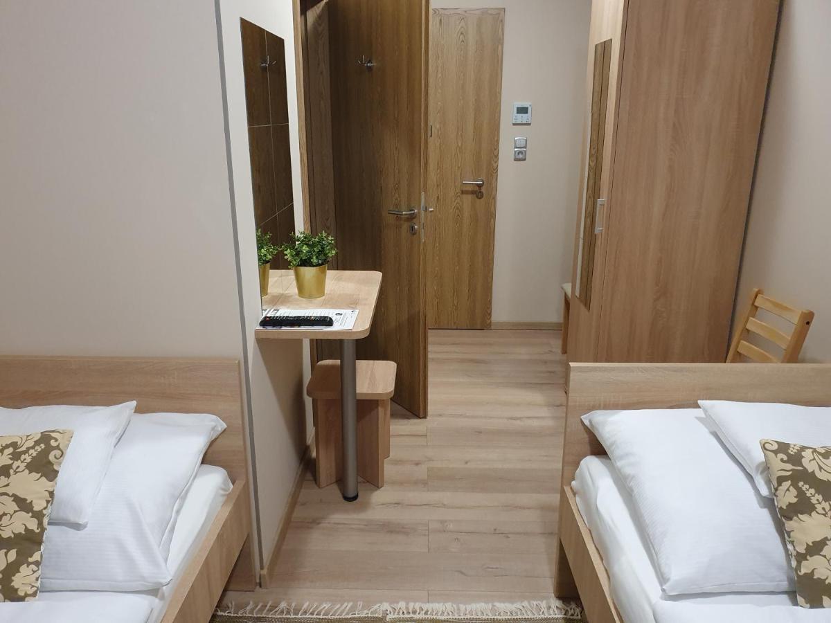Bed and Breakfast Platina Panzio*** Ujhartyan Экстерьер фото