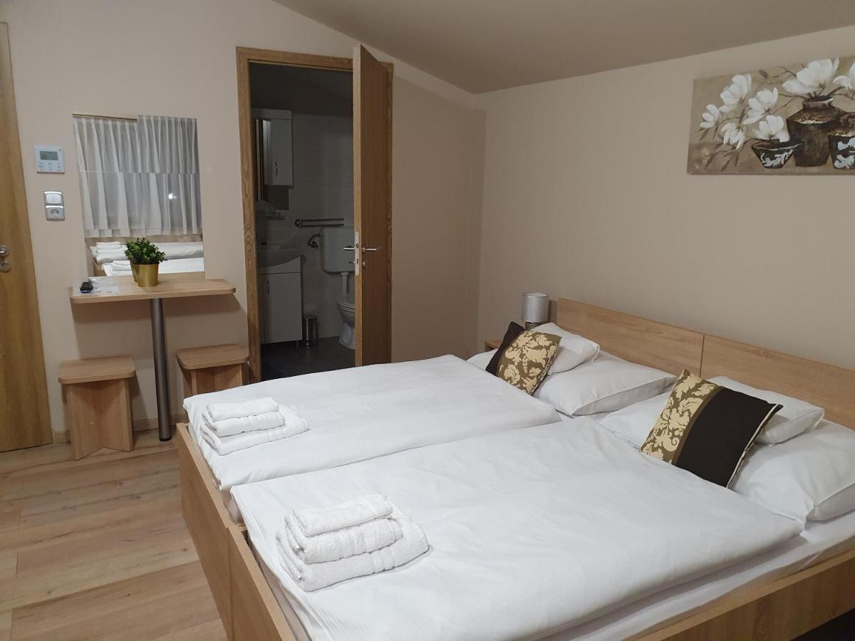 Bed and Breakfast Platina Panzio*** Ujhartyan Экстерьер фото