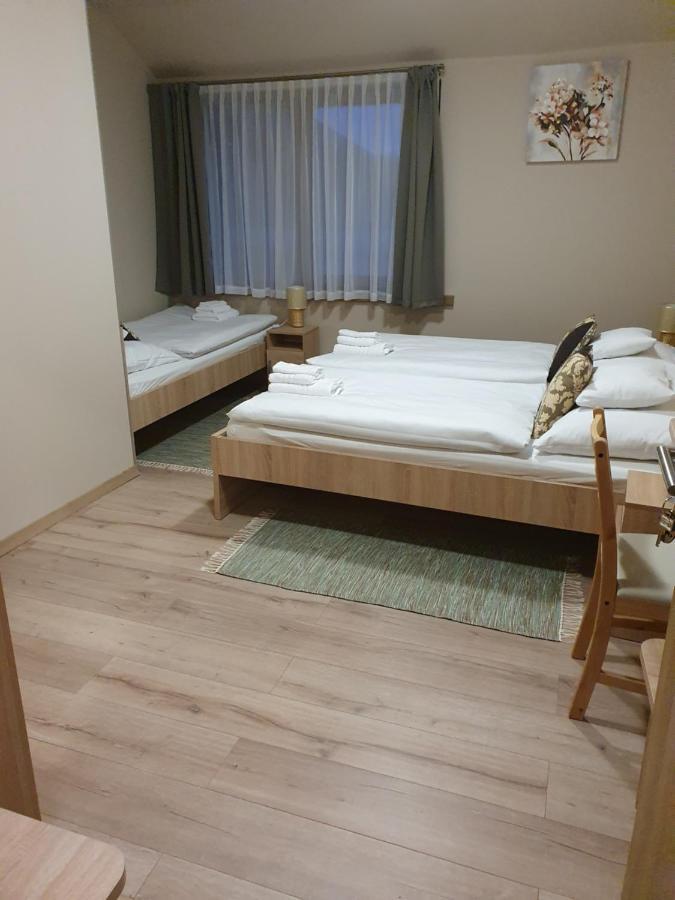 Bed and Breakfast Platina Panzio*** Ujhartyan Экстерьер фото