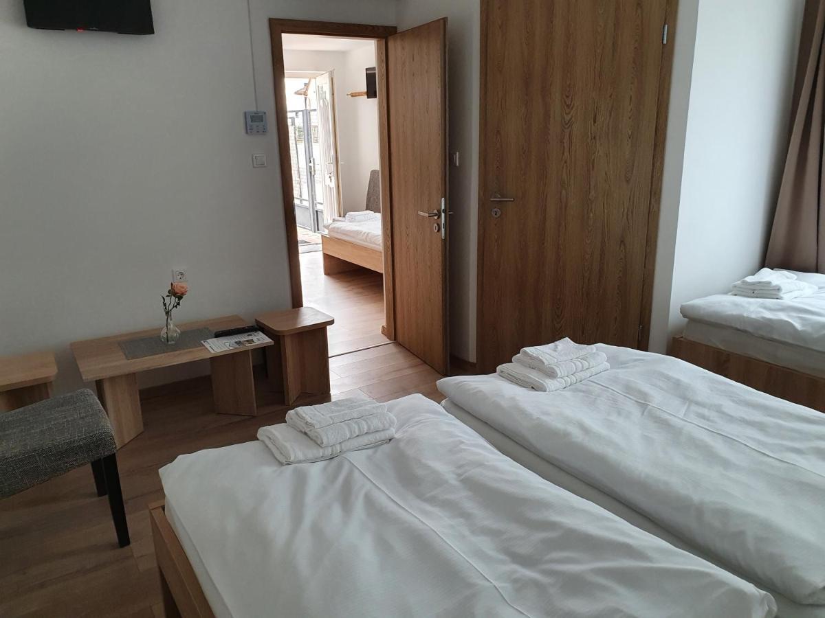 Bed and Breakfast Platina Panzio*** Ujhartyan Экстерьер фото